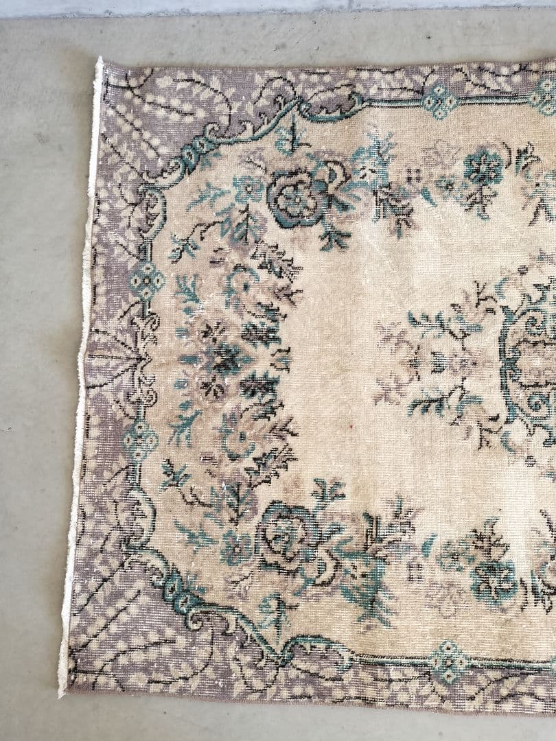 クリームベージュとパープル味グレー　トルコラグ　石田ゆり子さんNo.712