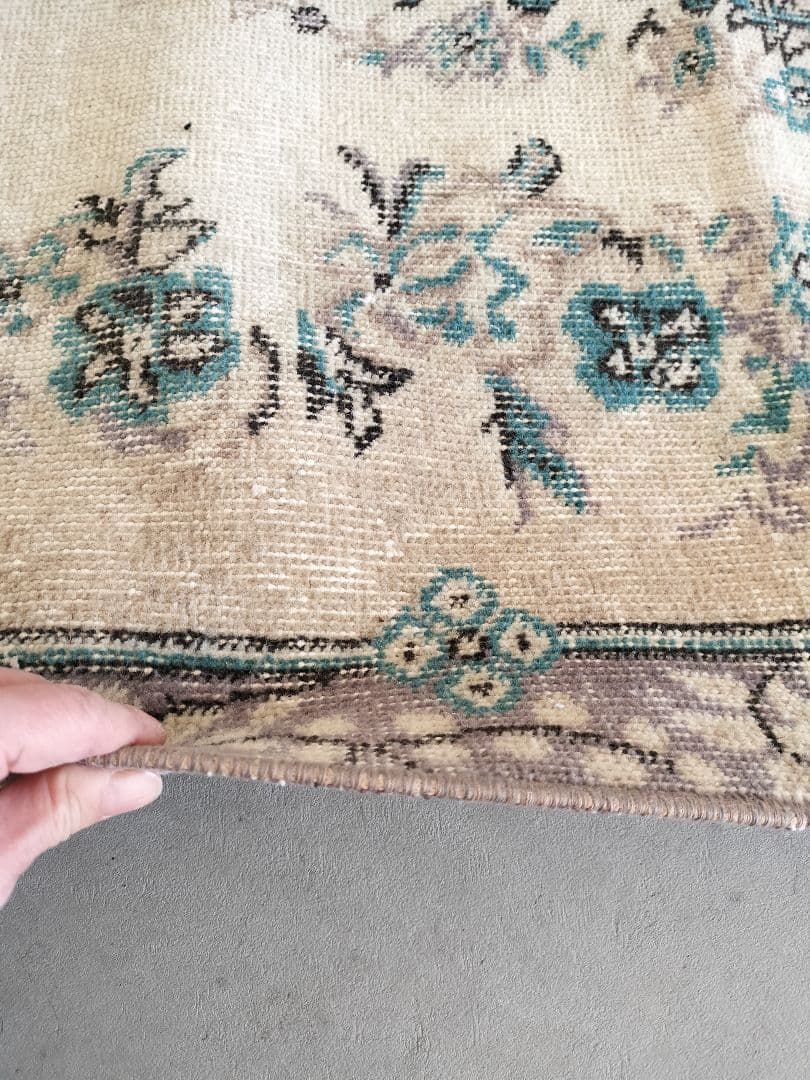 クリームベージュとパープル味グレー　トルコラグ　石田ゆり子さんNo.712