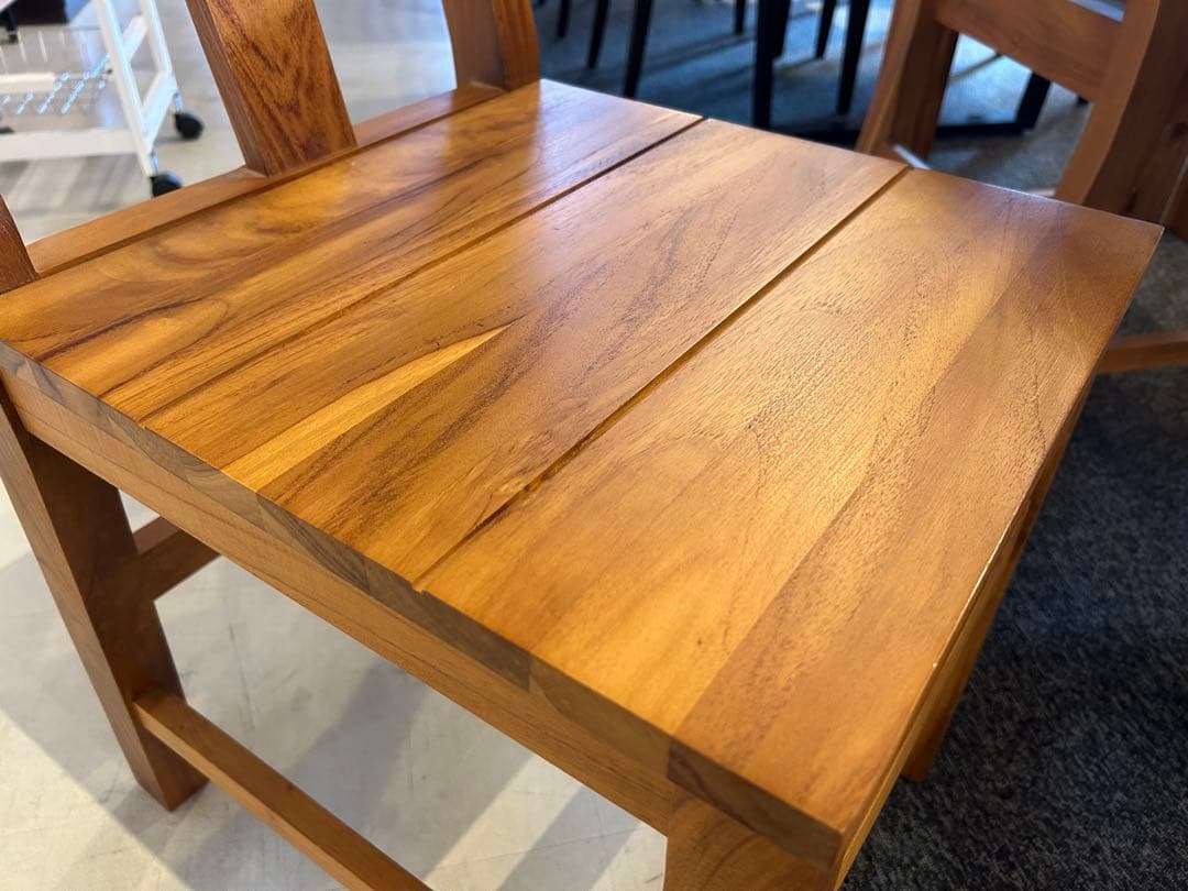 ウニコUNICO 木製ダイニングチェア①