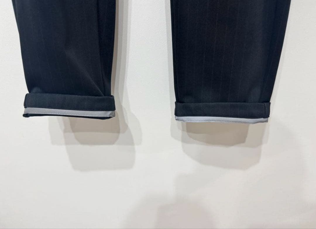 adidas ブラック ストライプ ビジネススーツ