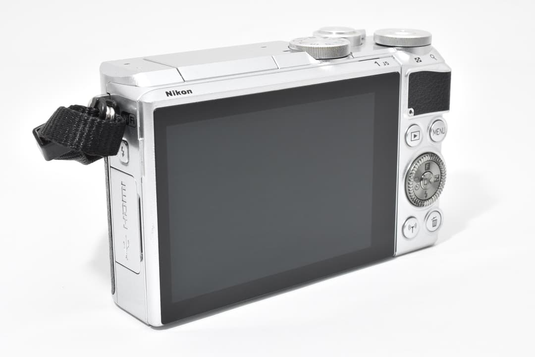 ■美品■ ニコン Nikon1 J5 ミラーレス一眼 #D011