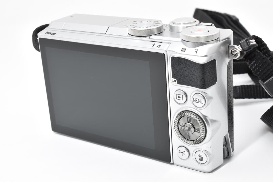 ■美品■ ニコン Nikon1 J5 ミラーレス一眼 #D011