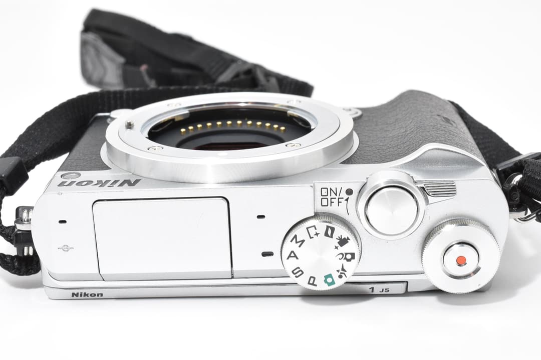 ■美品■ ニコン Nikon1 J5 ミラーレス一眼 #D011