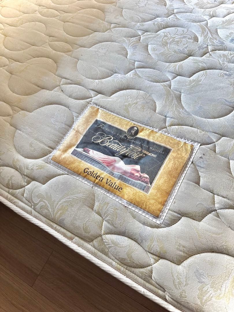 【送料無料】シモンズSimmons マットレス　クイーンベッドフレームセット