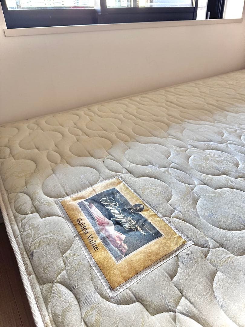 【送料無料】シモンズSimmons マットレス　クイーンベッドフレームセット