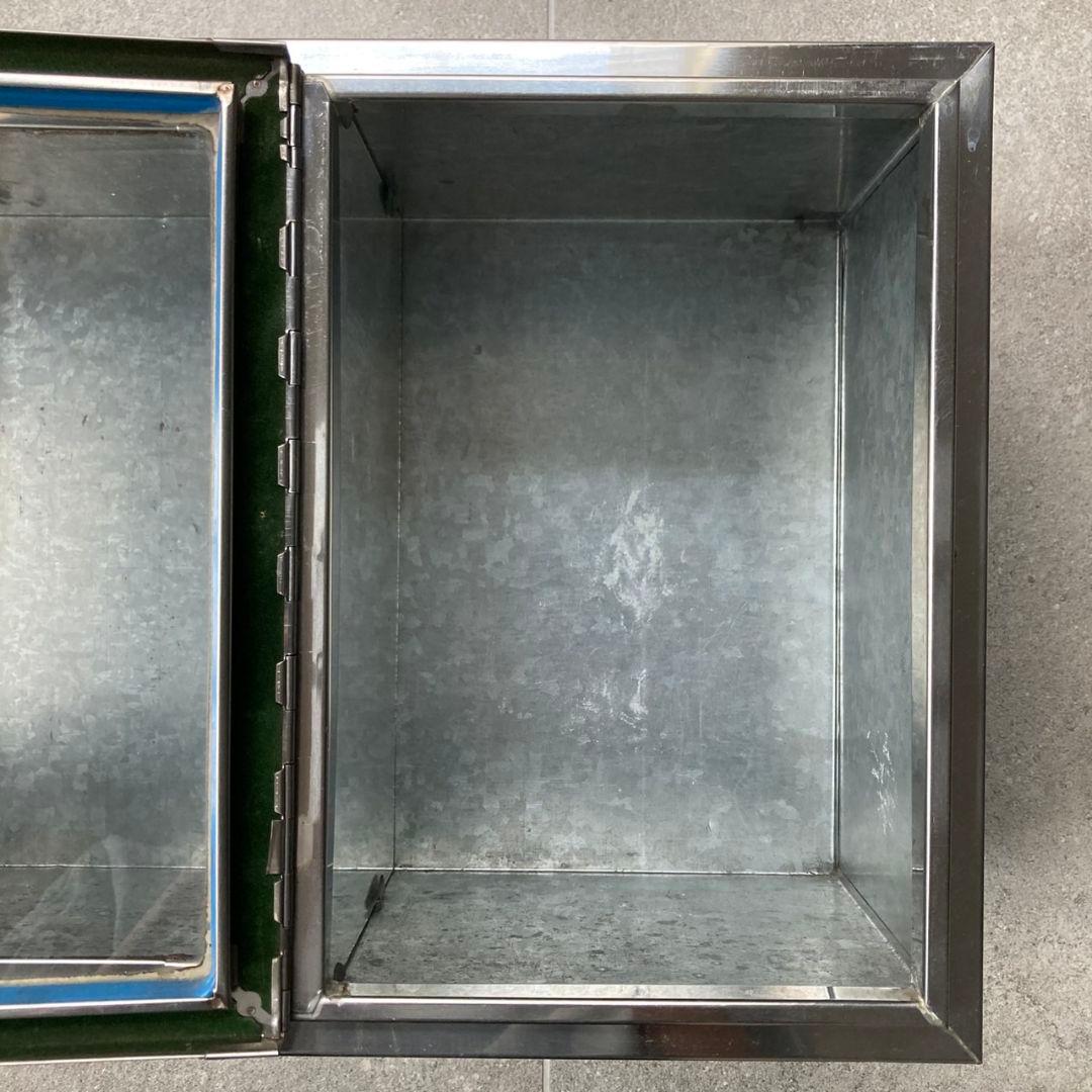 駄菓子屋ブリキ ケース　4枚扉　ガラス窓　仕切付　縦30cm×横79cm