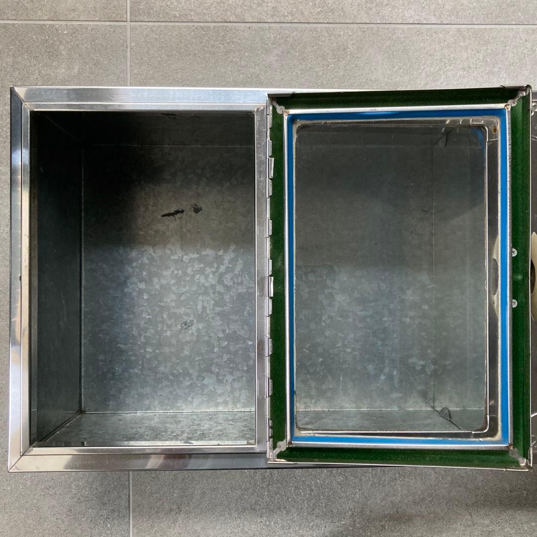 駄菓子屋ブリキ ケース　4枚扉　ガラス窓　仕切付　縦30cm×横79cm