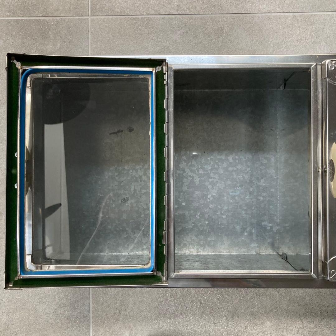 駄菓子屋ブリキ ケース　4枚扉　ガラス窓　仕切付　縦30cm×横79cm