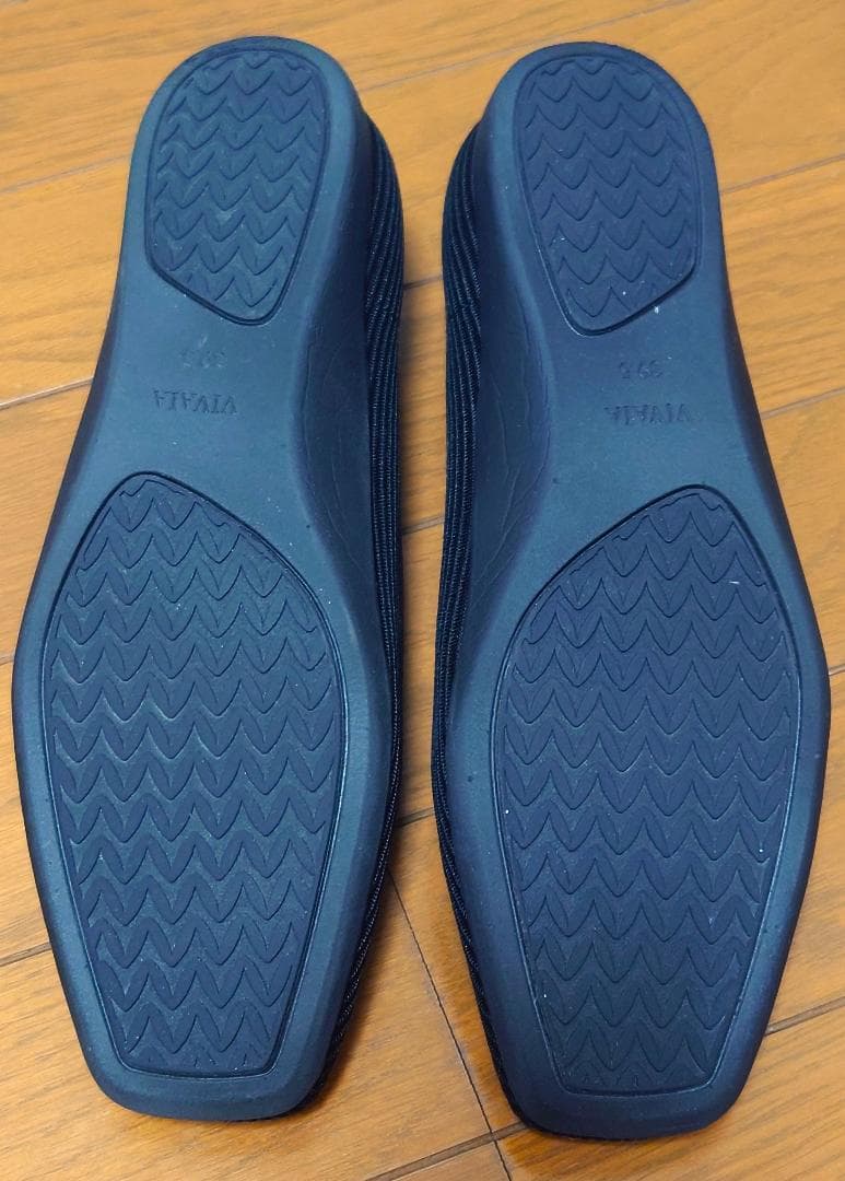 美品 VIVAIA Margot Walker スクエアトゥ フラット 黒 25