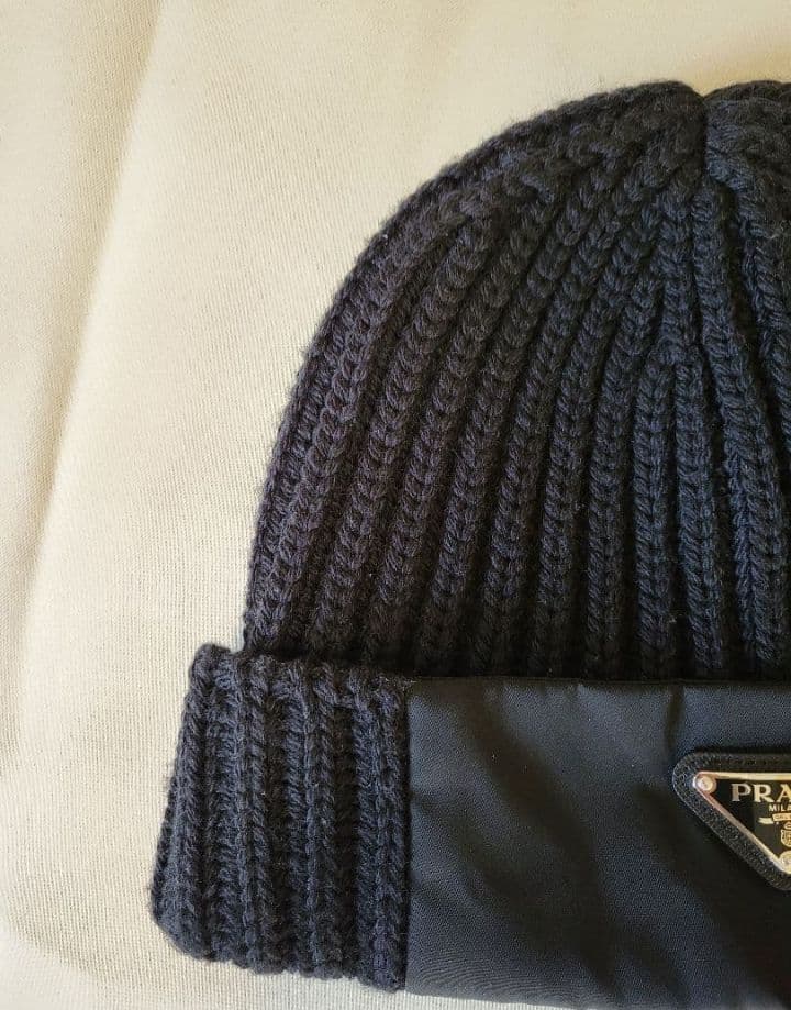プラダ Re-Nylon ギャバジンxウール キャップ