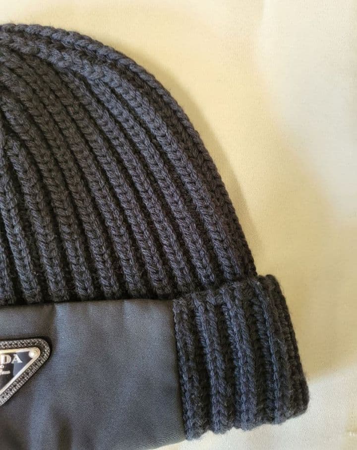 プラダ Re-Nylon ギャバジンxウール キャップ