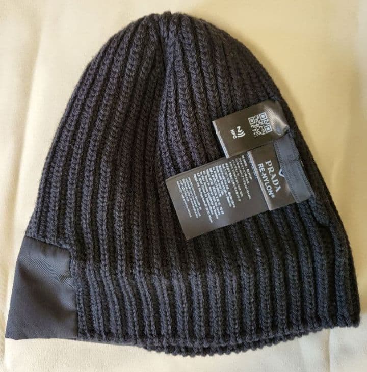 プラダ Re-Nylon ギャバジンxウール キャップ