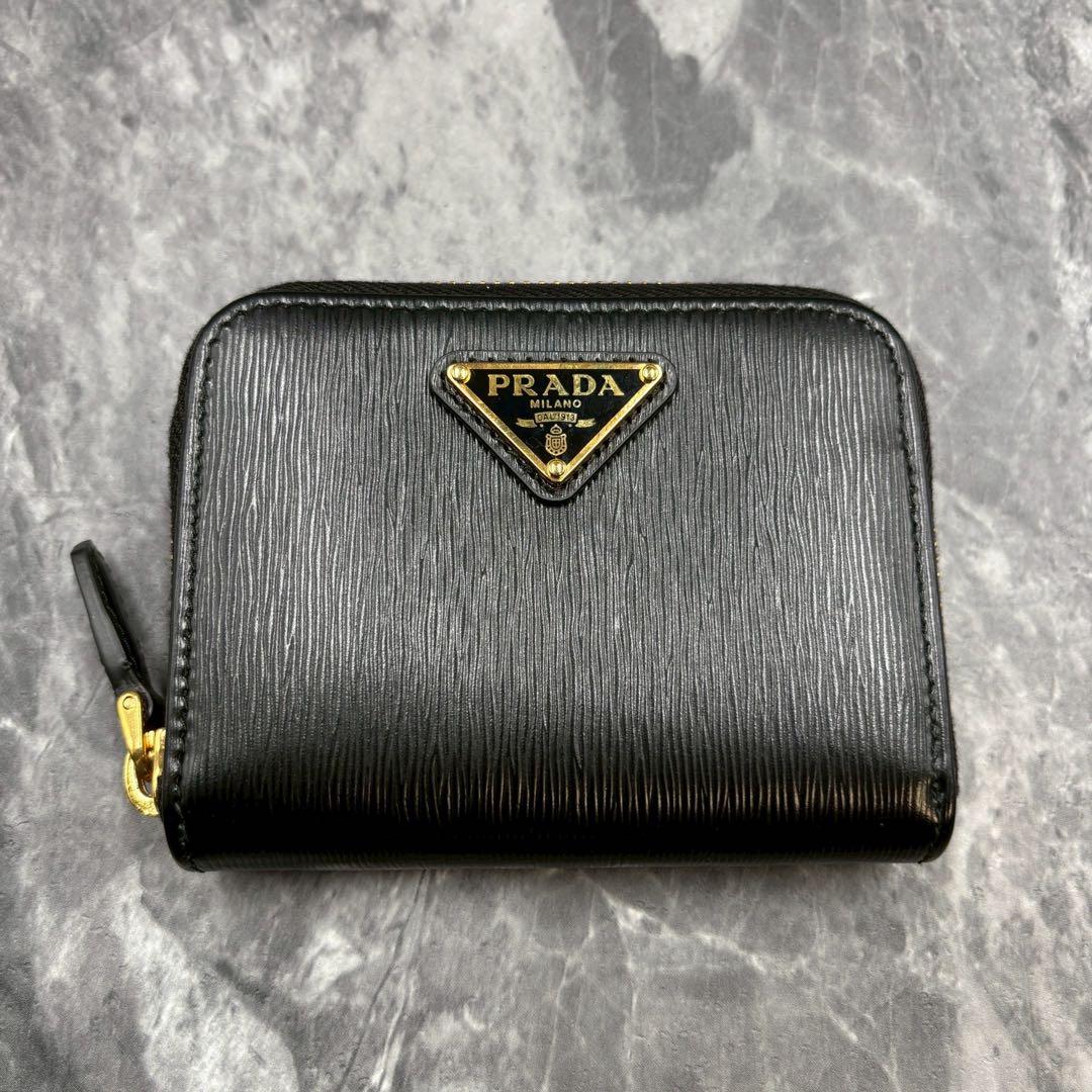 たけやま ✨プラダ　三角ロゴ　ケース