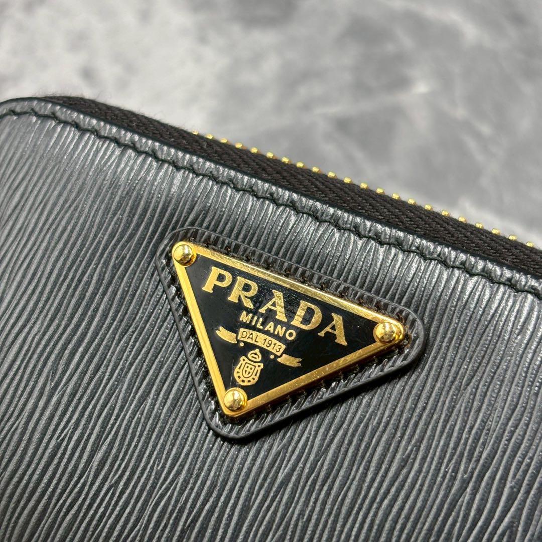 たけやま ✨プラダ　三角ロゴ　ケース