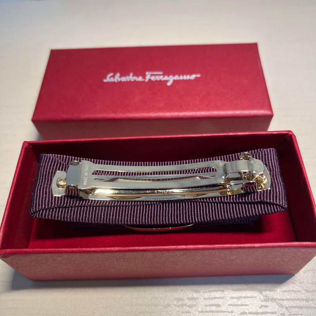 新品未使用　フェラガモ　バレッタ　ダークパープル