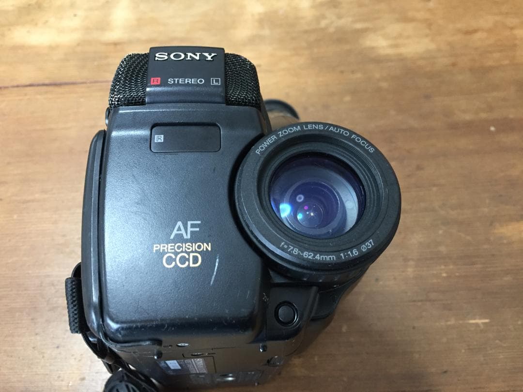 美品 再生ダビングOK　SONY　CCD-TR705　付属品あり　Hi8