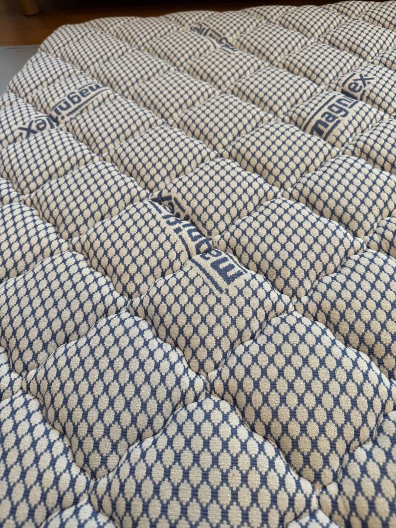 ★美品★ マニフレックス イタリアフトンII セミダブル クロネコ200サイズ