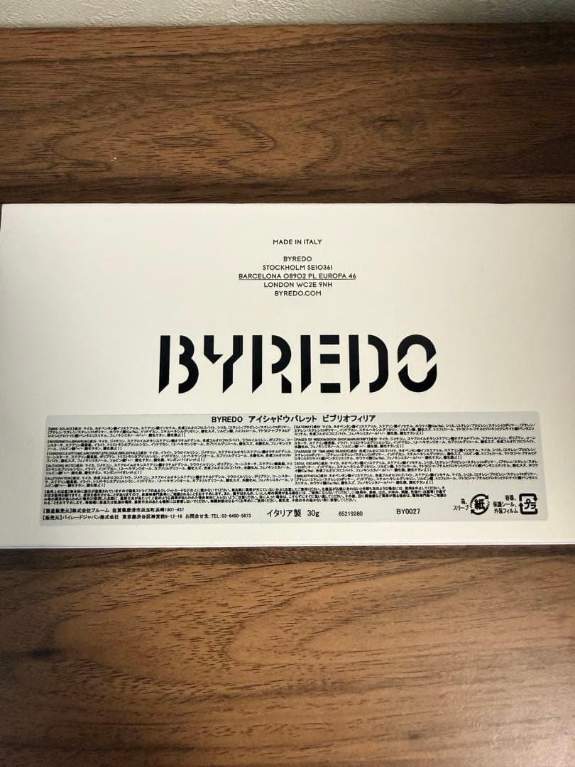 バイレード　アイシャドウパレット　ビブリオフィリア