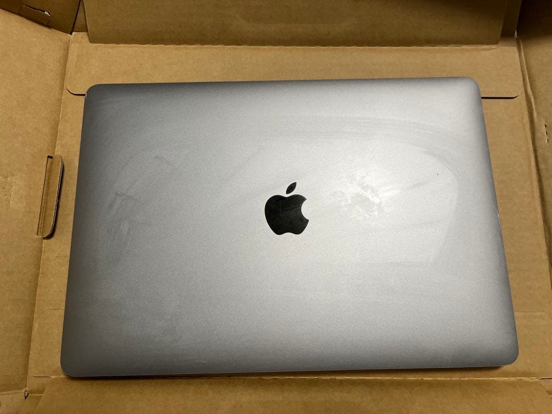 MacBook Pro 2022 Ｍ２　13インチ　16GB
