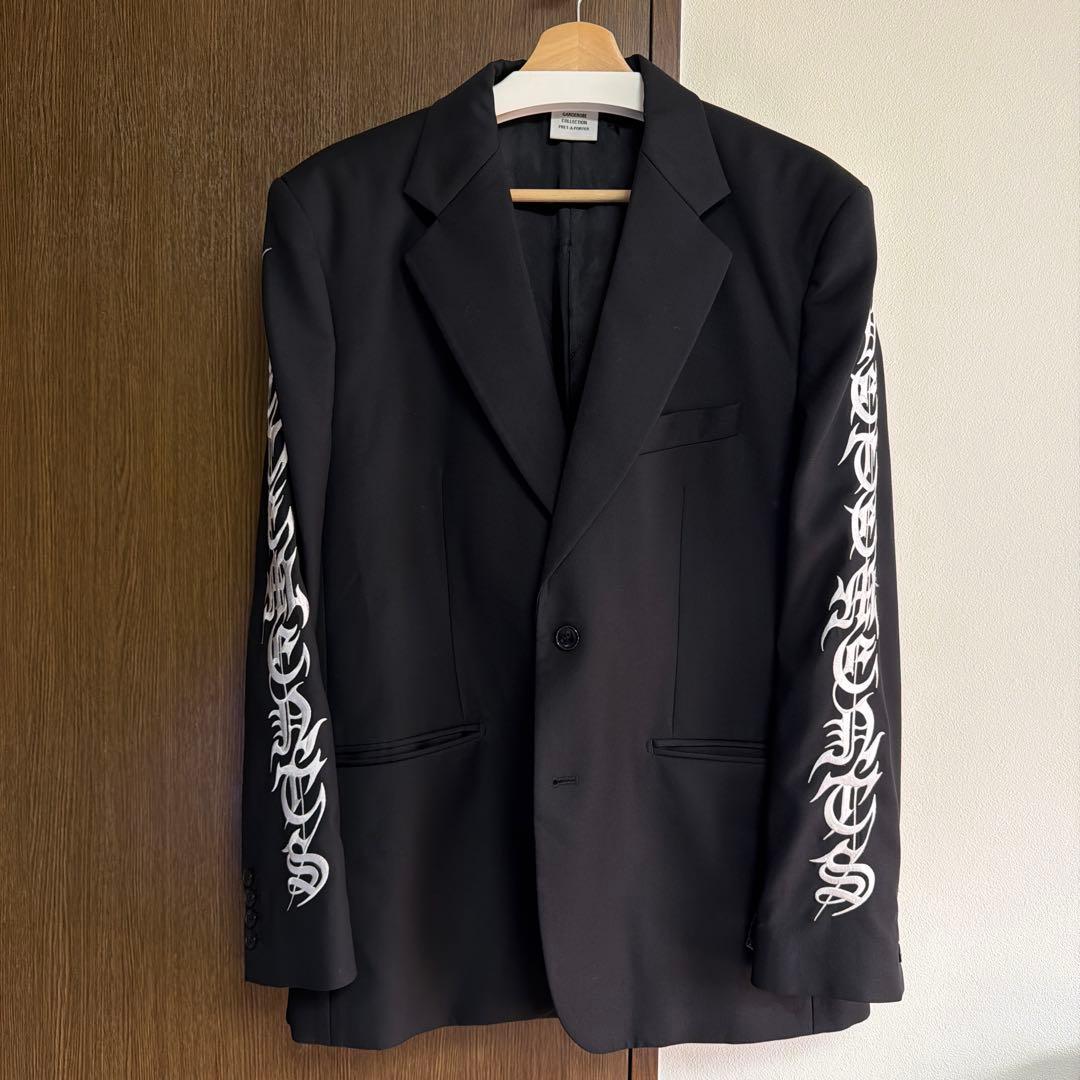 ジャケット・アウター VETEMENTS GOTHIC LOGO EMBROIDERED JACKET