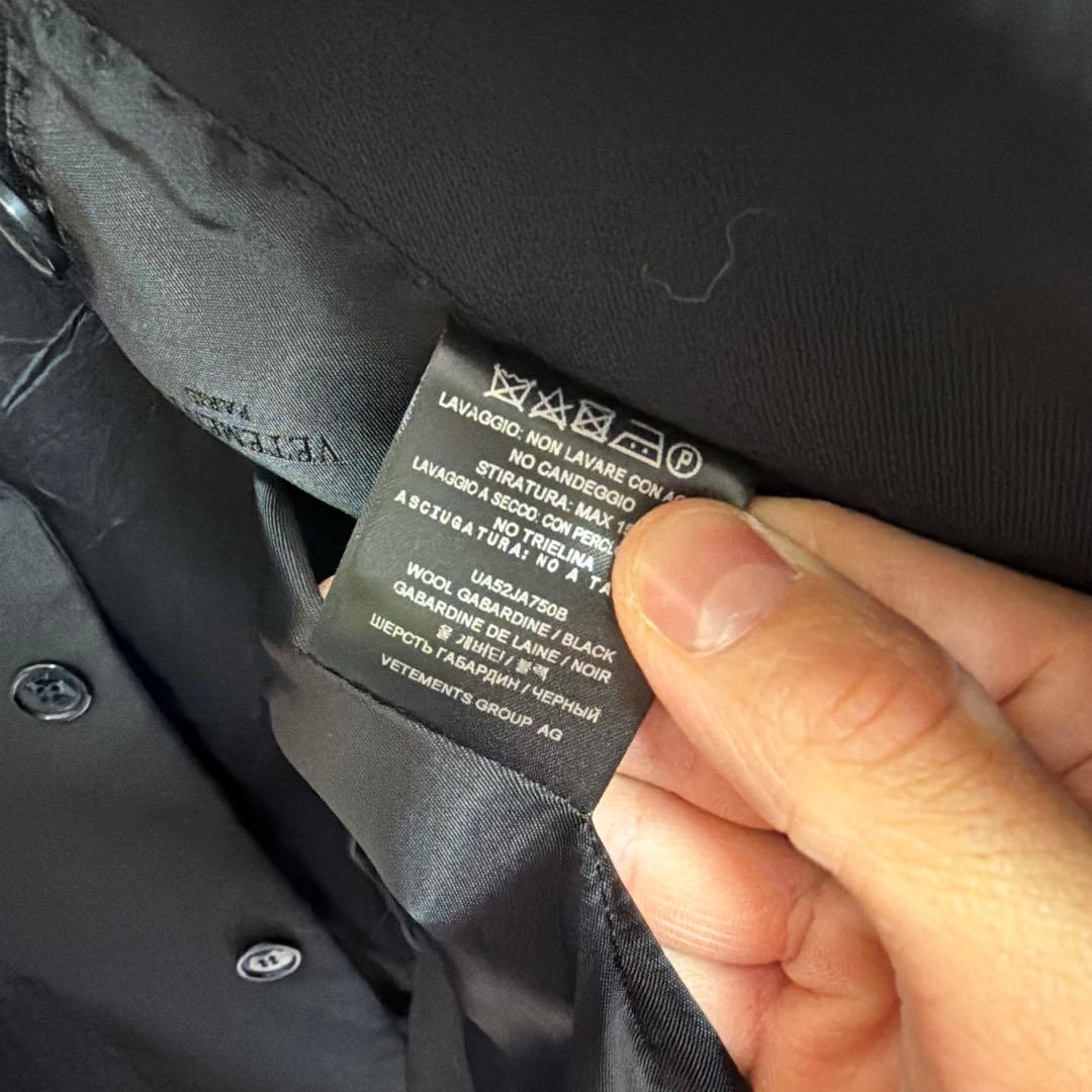 ジャケット・アウター VETEMENTS GOTHIC LOGO EMBROIDERED JACKET