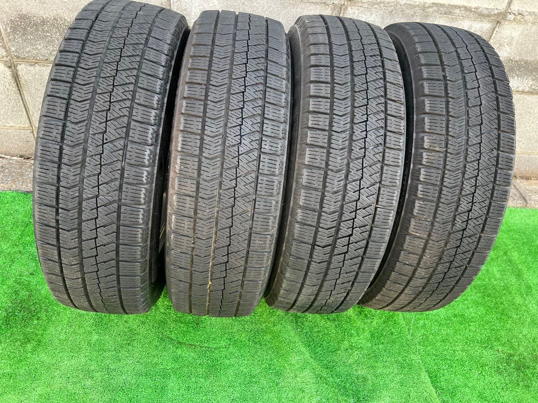 15インチホイールと175/65R15スタッドレスタイヤ