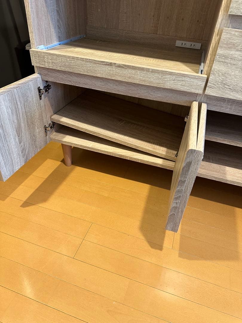 2年使用の美品　木製食器棚 引き出し付き