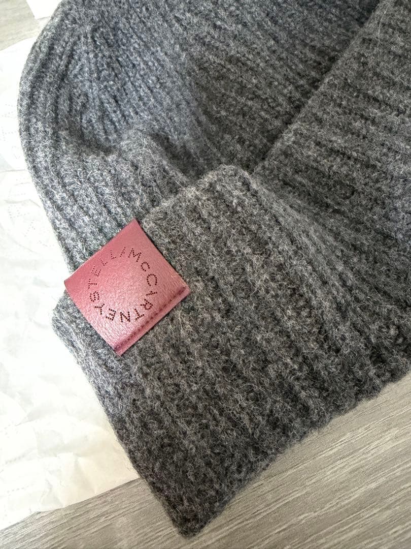 新品タグ付き　Stella McCartney グレー ニット帽　ビーニー