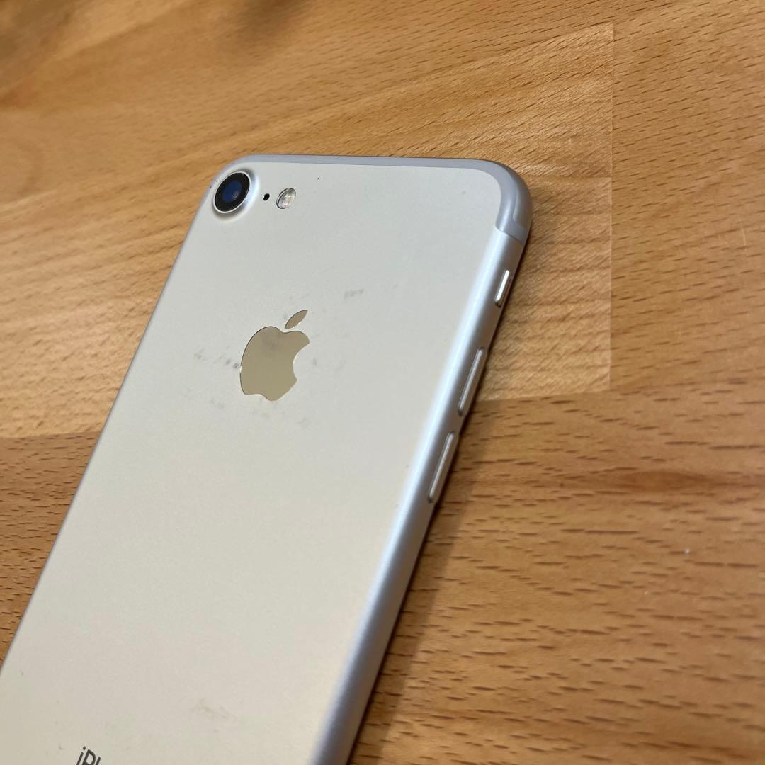 iPhone 7（シルバー／32GB）　美品
