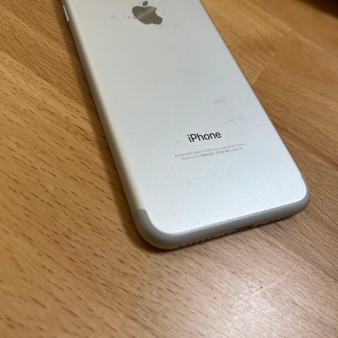 iPhone 7（シルバー／32GB）　美品