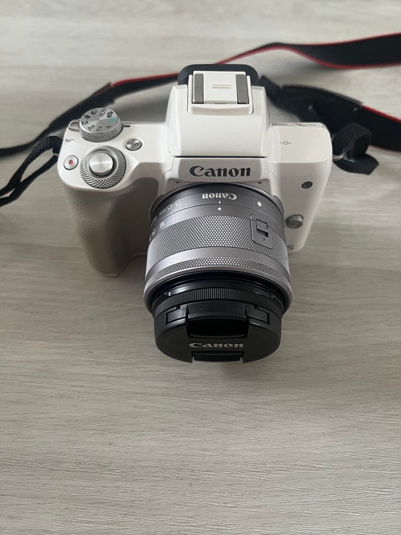 【携帯用バッグ付き】 Canon EOS Kiss M ホワイト レンズキット