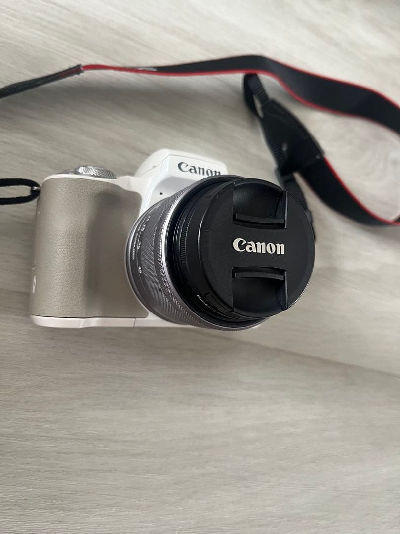 【携帯用バッグ付き】 Canon EOS Kiss M ホワイト レンズキット
