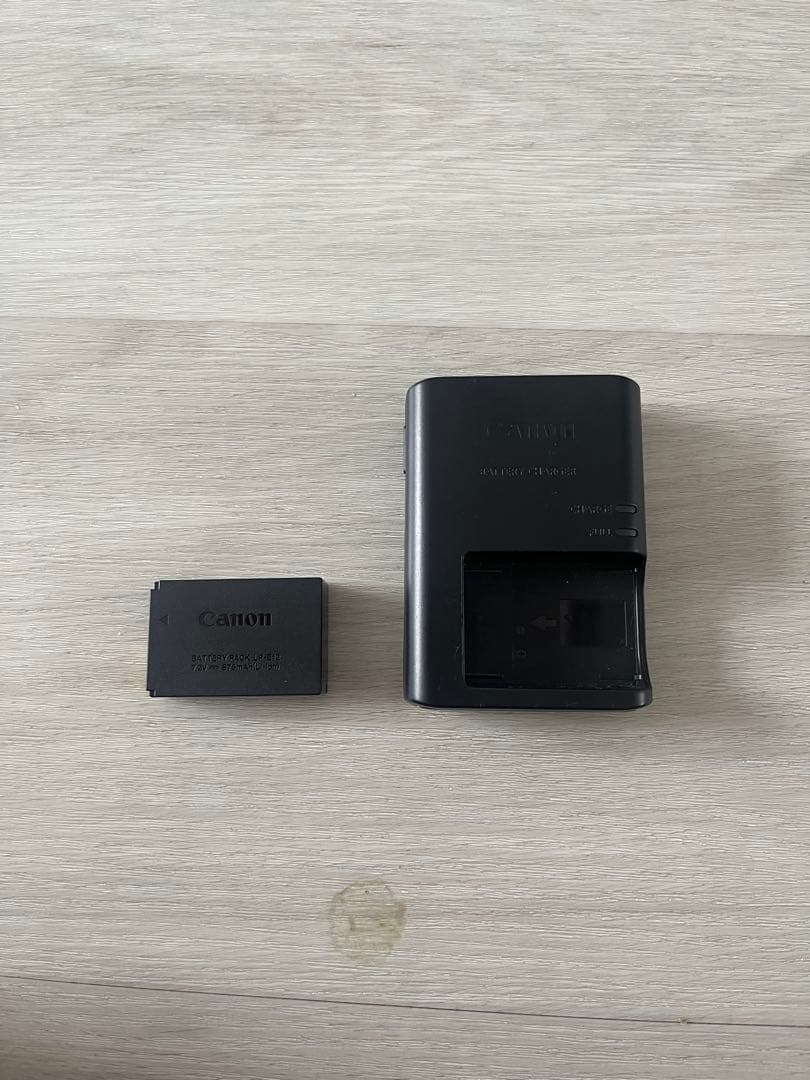 【携帯用バッグ付き】 Canon EOS Kiss M ホワイト レンズキット