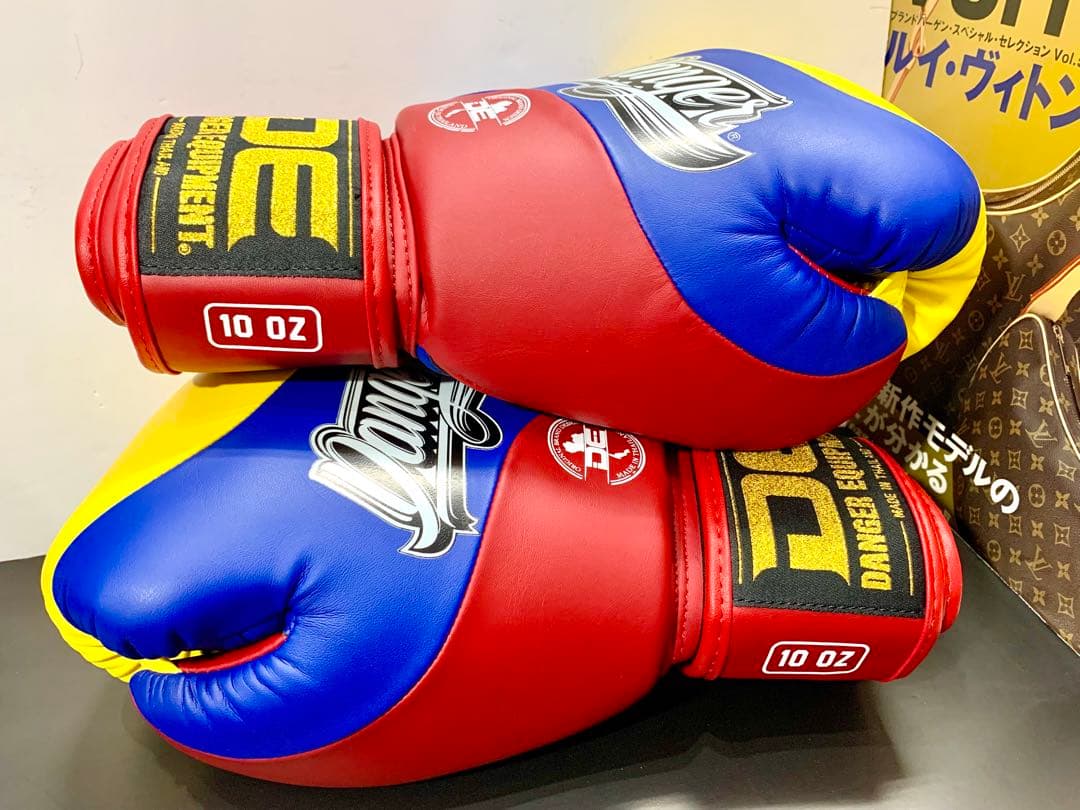 新品 未使用 グローブ danger ボクシング キックボクシング ミット打ちに