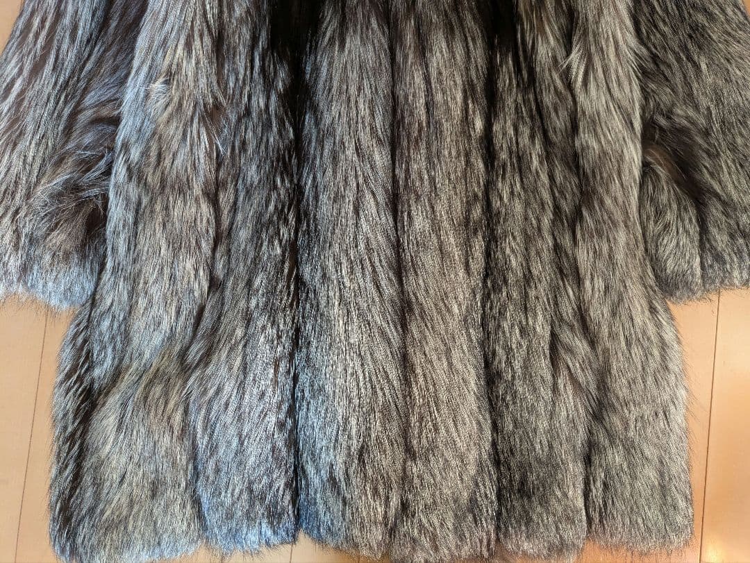 美品シルバーフォックス毛皮コート ロイヤルサガフォックス リアルファー大きめ