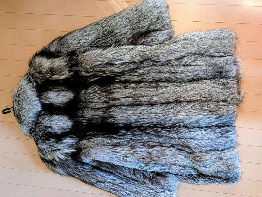 美品シルバーフォックス毛皮コート ロイヤルサガフォックス リアルファー大きめ