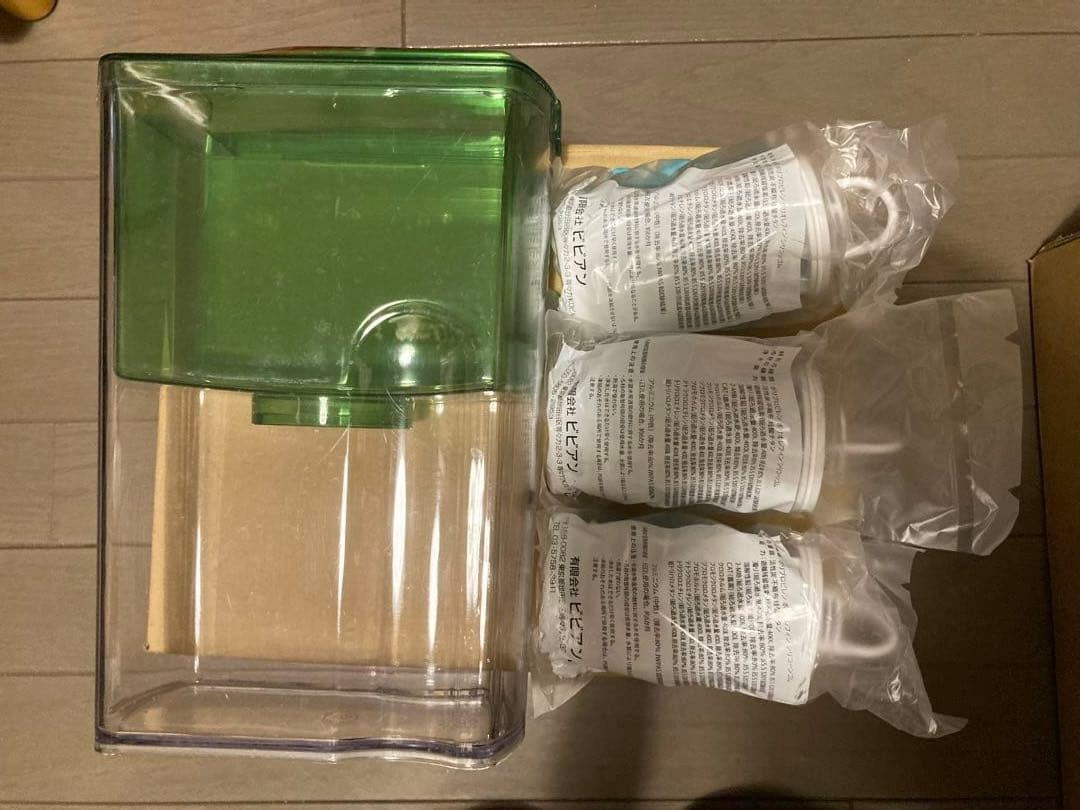 ガイアの水135 ポット型浄水器 ビビアン 新品カートリッジ3個付き