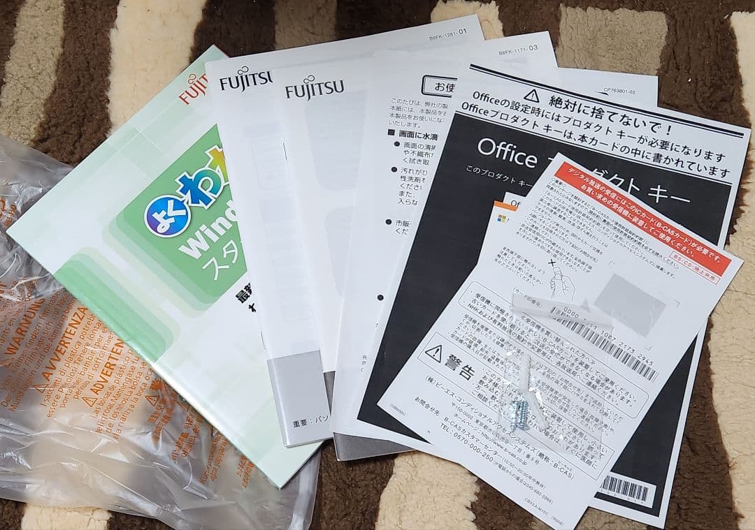 富士通　FMVF77D1B　HDD無　取説有　ジャンク