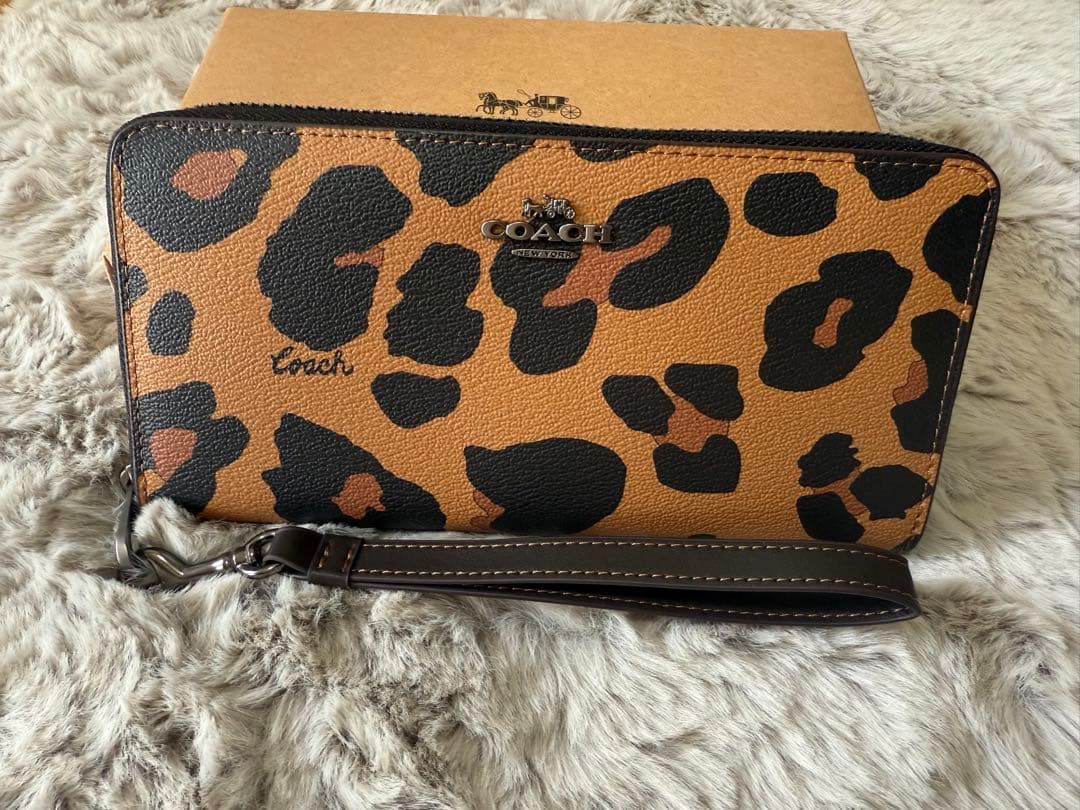 COACH レオパードプリント 長財布