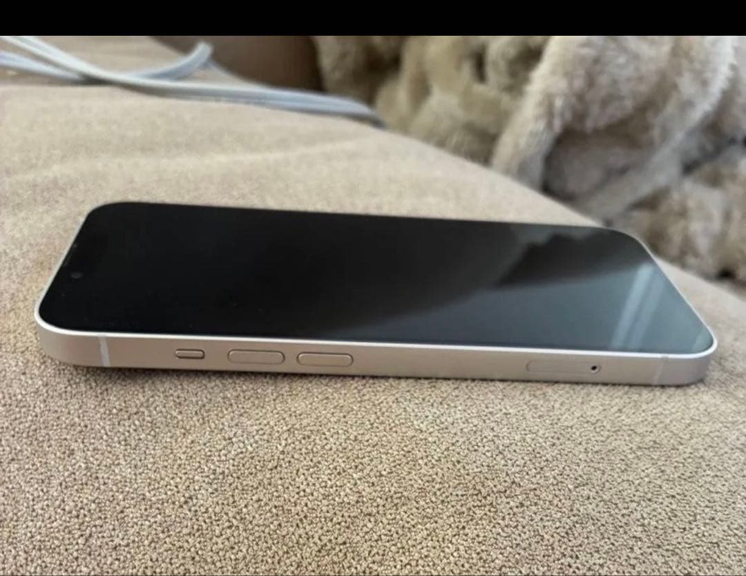 Apple iPhone 13 スターライト