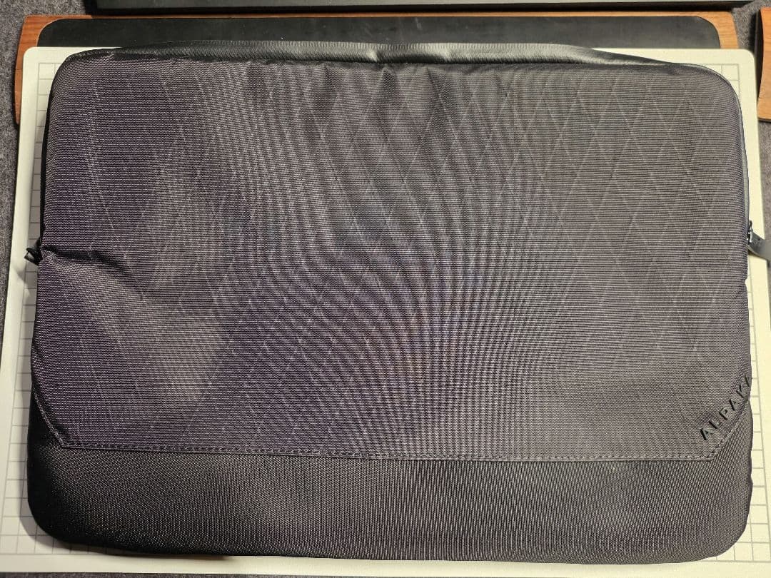 Alpaka Elements ラップトップスリーブ 16 インチ