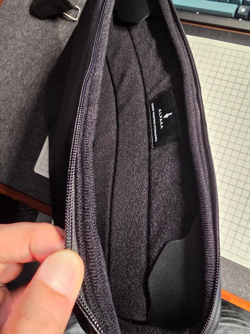 Alpaka Elements ラップトップスリーブ 16 インチ