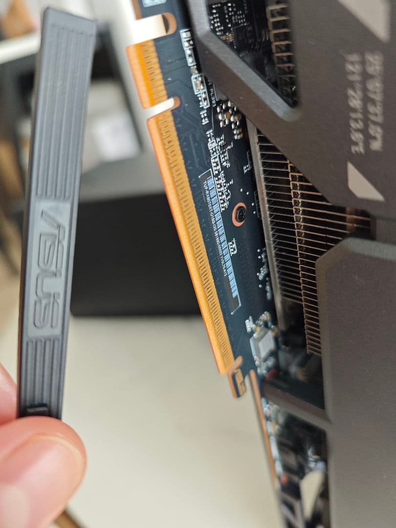 グラフィックボード・グラボ・ビデオカード ASUS TUF Gaming Radeon RX 9070 XT 16GB