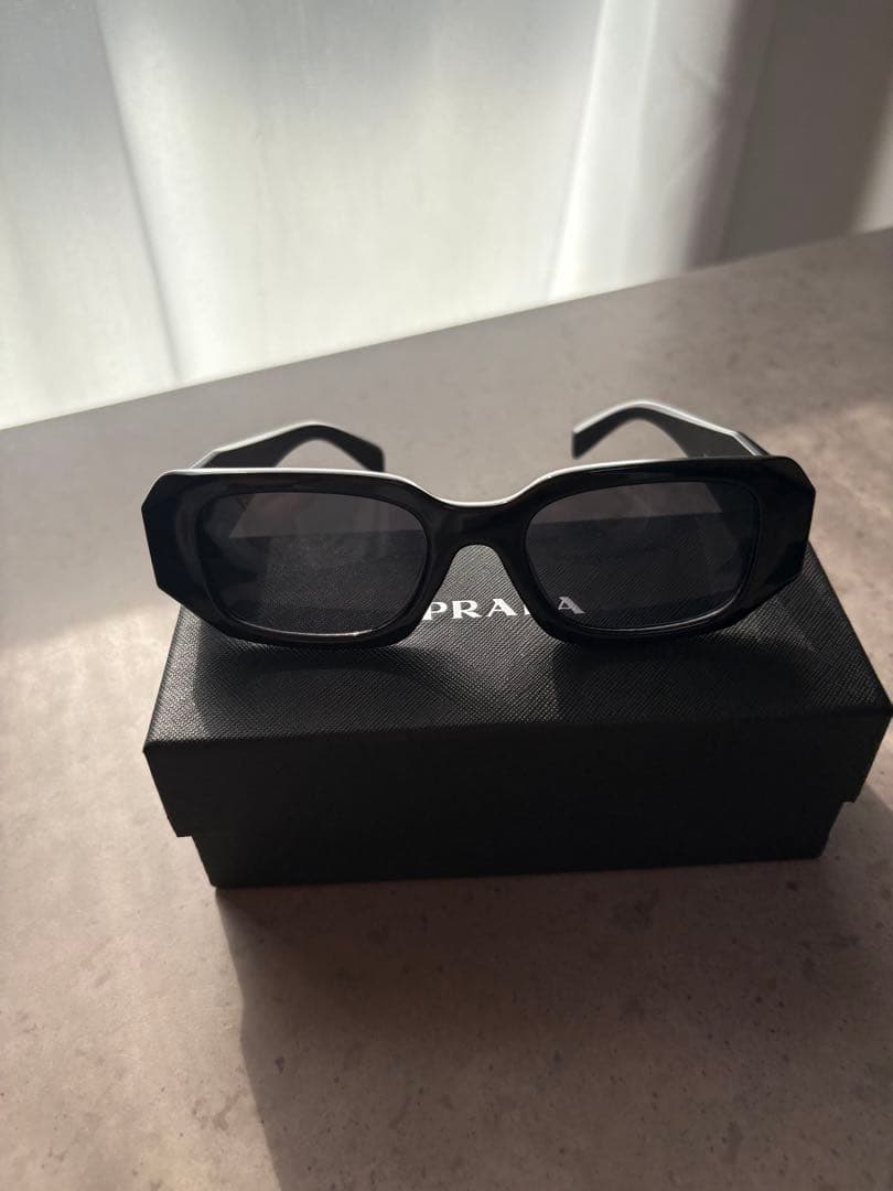 プラダ　PRADA サングラス　メンズ　レディース　値下げ中