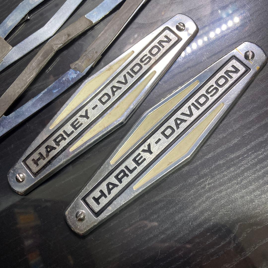 希少！HARLEY-DAVIDSON 純正タンクエンブレム 2個セット