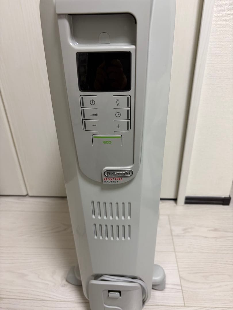 『美品』De'Longhi (デロンギ) オイルヒーターKHD410812-GC