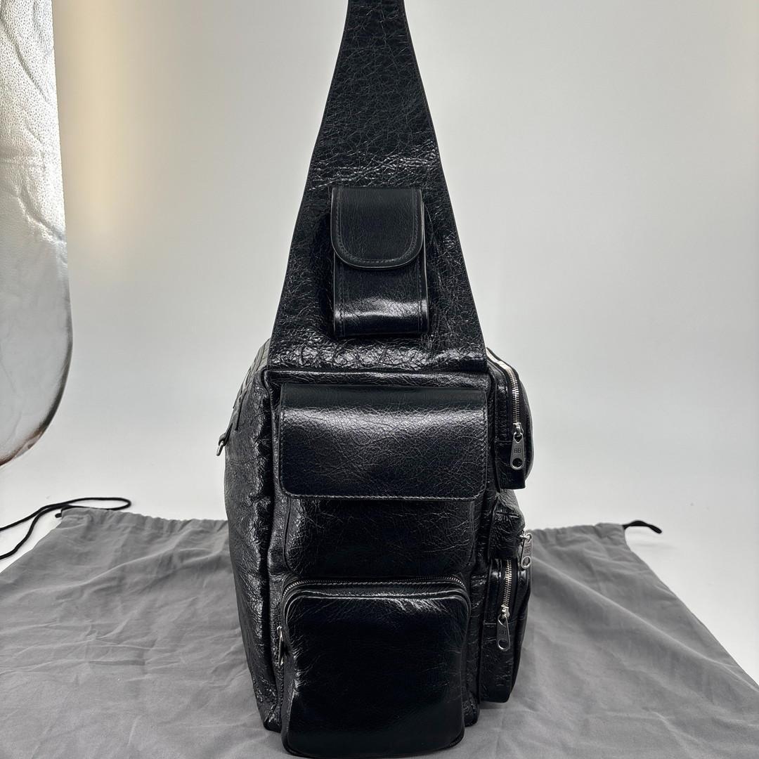 新品未使用 現行 バレンシアガ SUPERBUSY ラージ スリングバッグ 黒