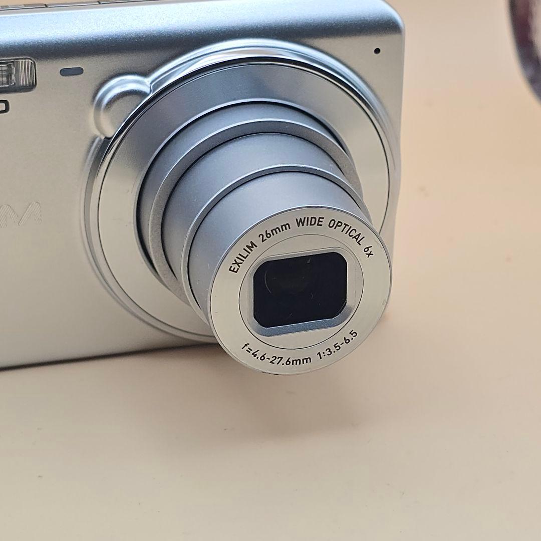 CASIO EXILIM 16.1MP コンパクトデジタルカメラ