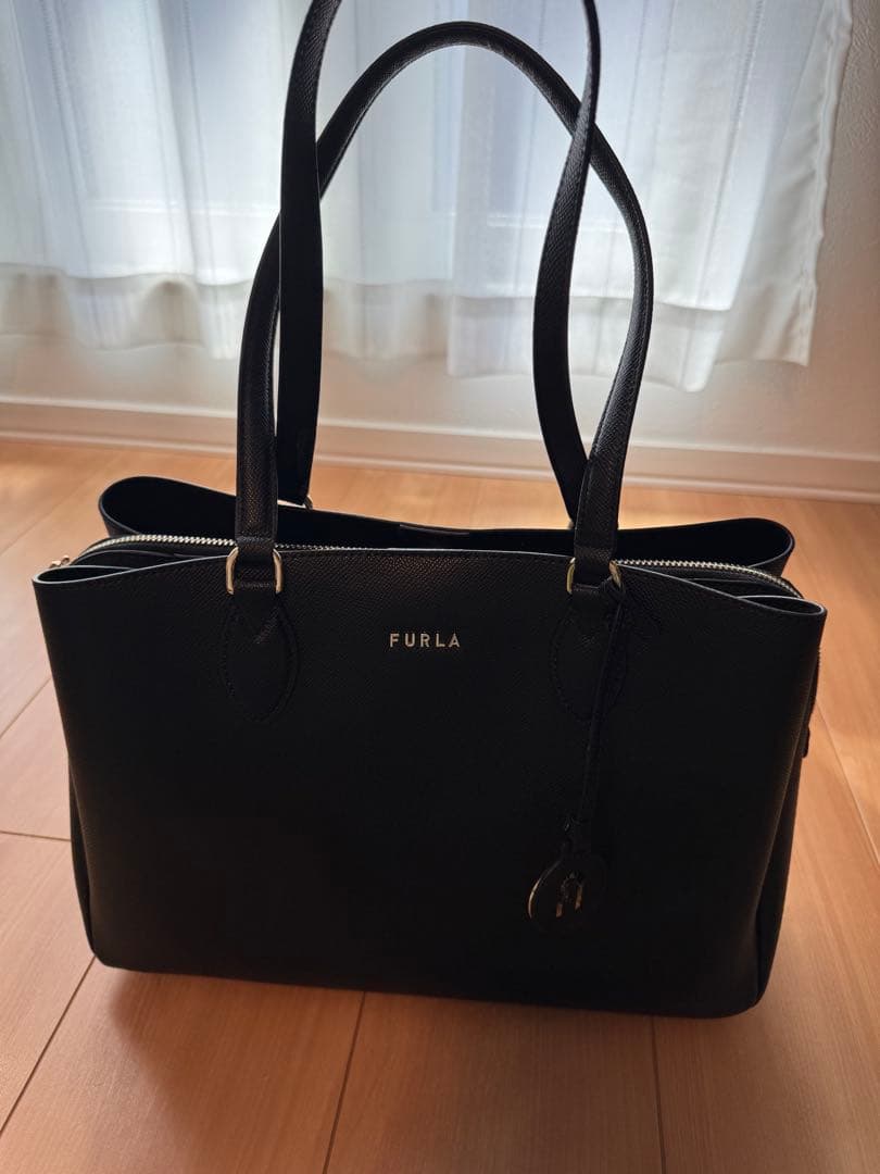 2023年 A4サイズ　フルラ トートバッグ ミネルヴァ ブラック 黒