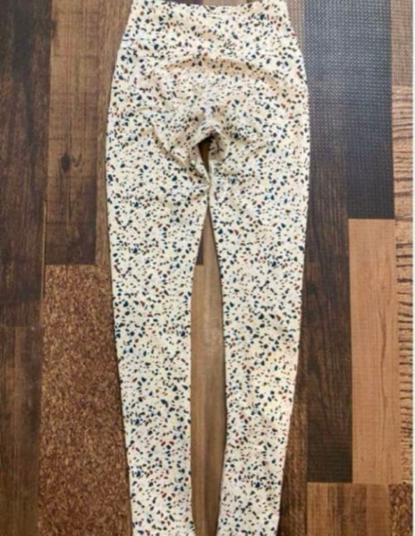 極美　emmi yoga エミヨガ　ヨガウェア　オフホワイト×カラフル　S